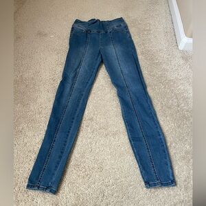 Fashion Nova size 7/28 skinny jeans (very stretchy)